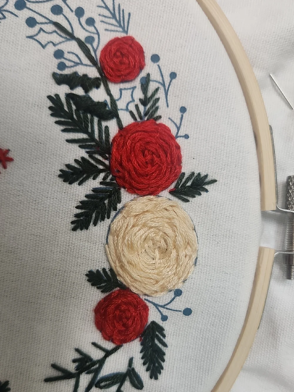 Holiday Embroidered 'Merry Christmas' Wreath Hoop - Red & Cream